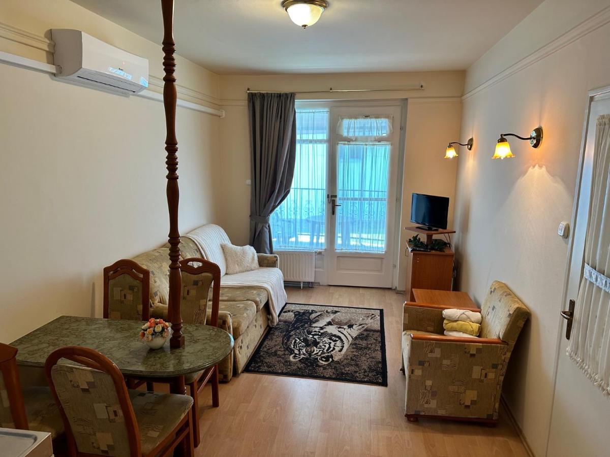 Cozy Garden Apartman Leilighet Gyula Eksteriør bilde