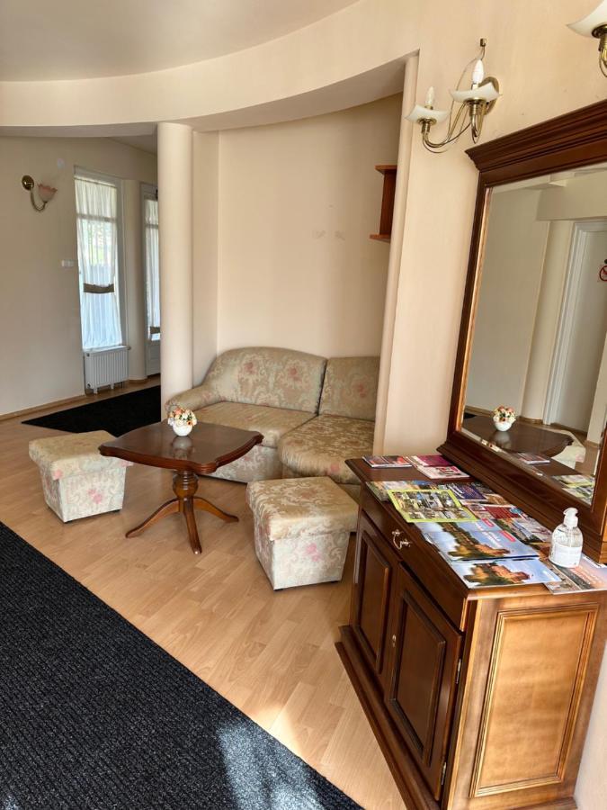 Cozy Garden Apartman Leilighet Gyula Eksteriør bilde