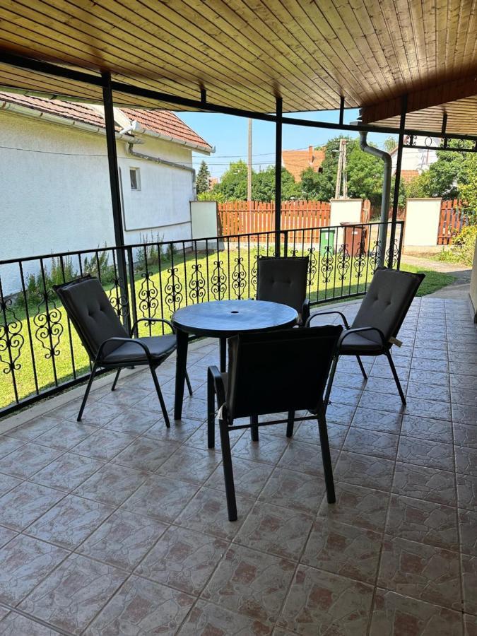 Cozy Garden Apartman Leilighet Gyula Eksteriør bilde